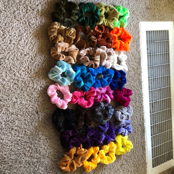 Accessories - 32 Soft Scrunchies